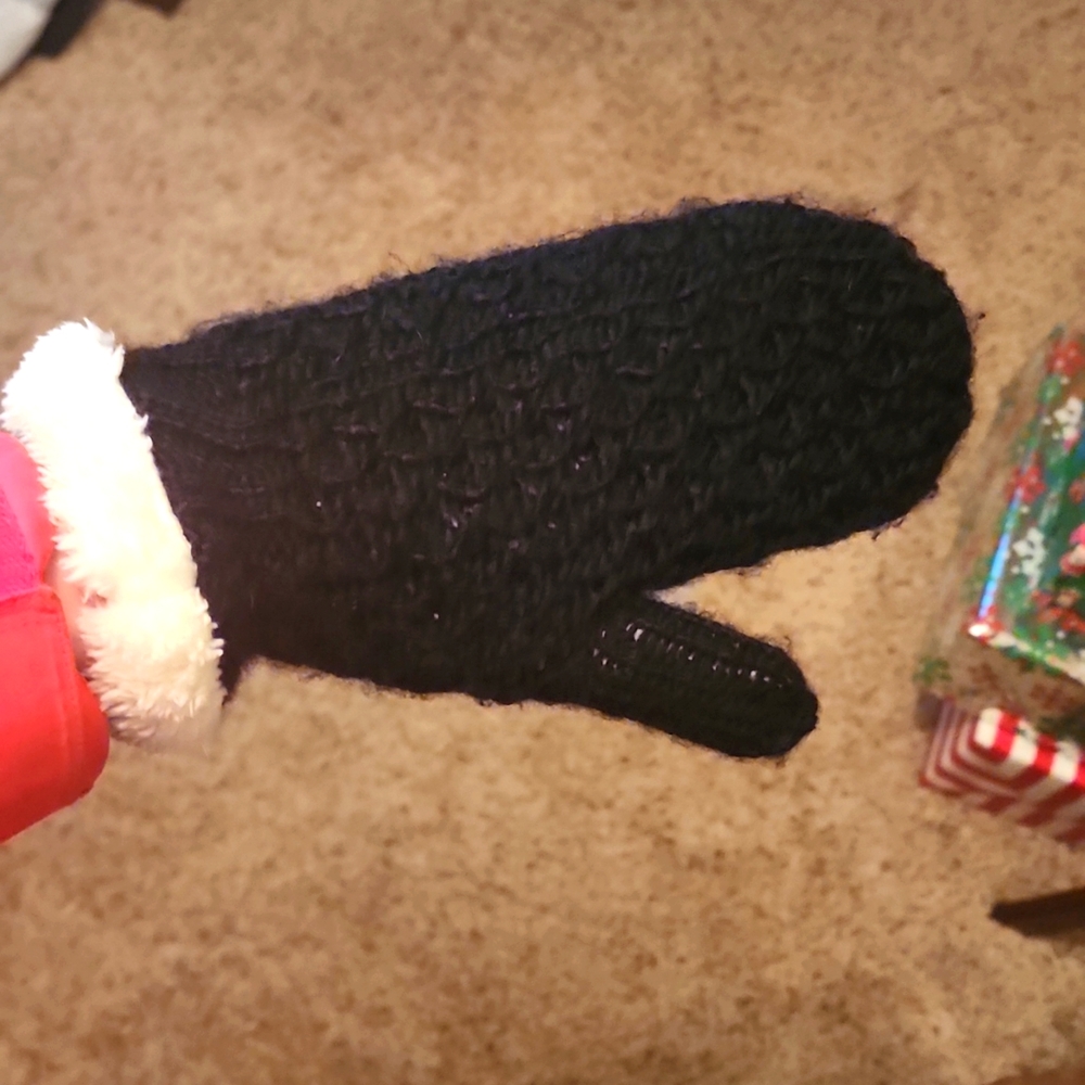 Time and Tru Gloves